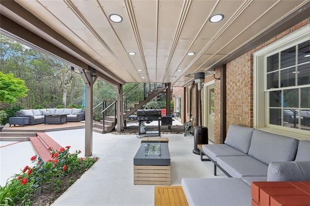 1005 16th Fairway, Sandy Springs, GA 30350