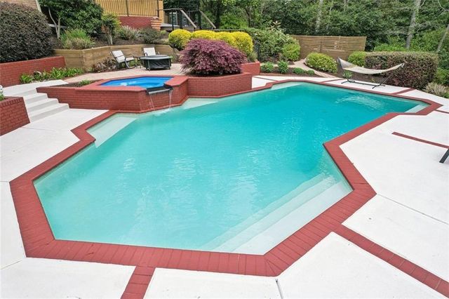 1005 16th Fairway, Sandy Springs, GA 30350