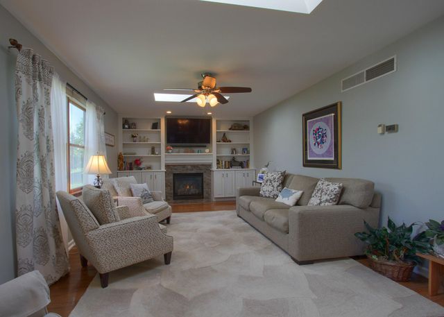 888 DAIRY CT, Harrisburg, PA 17111