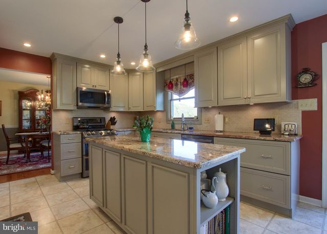 888 DAIRY CT, Harrisburg, PA 17111