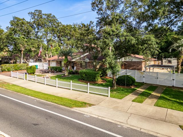 504 Kelly Street, Destin, FL 32541