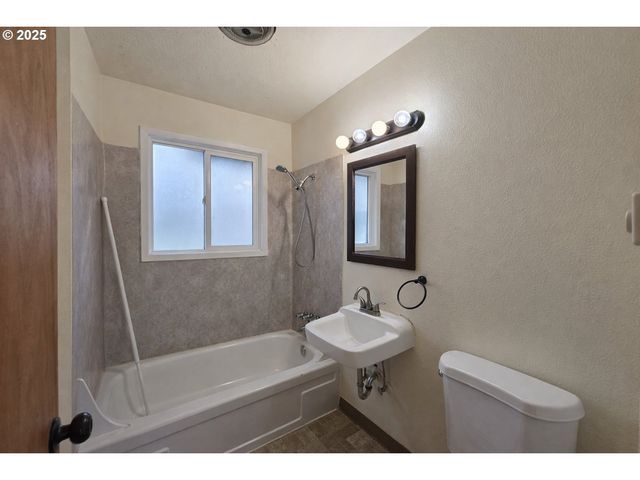 10323 Ne 58TH St, Vancouver, WA 98662