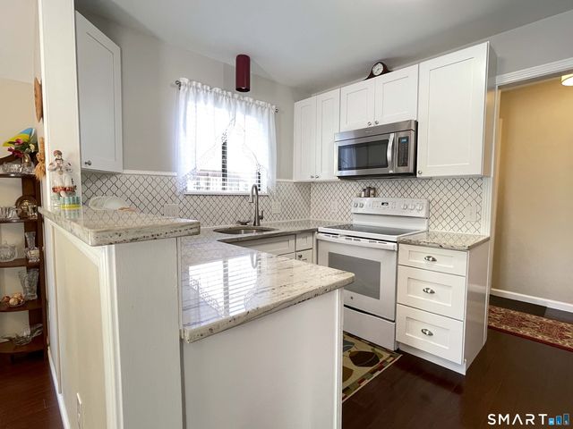 551 Heritage Village B, Southbury, CT 06488