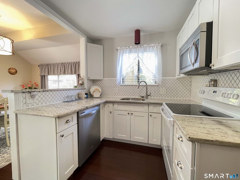 551 Heritage Village B, Southbury, CT 06488