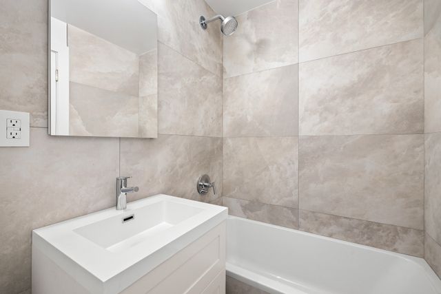 555 Main St Apt 1311, New York City, NY 10044