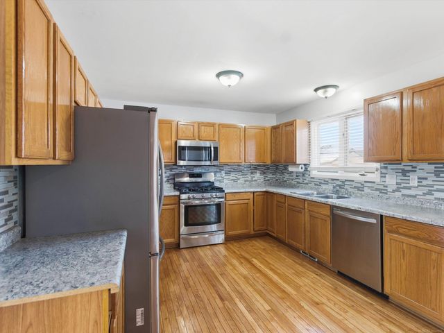 47044 Pamela Drive, Macomb, MI 48044