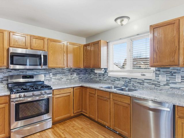 47044 Pamela Drive, Macomb, MI 48044