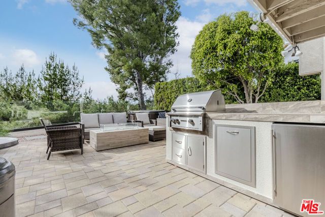 2637 Angelo Drive, Los Angeles, CA 90077