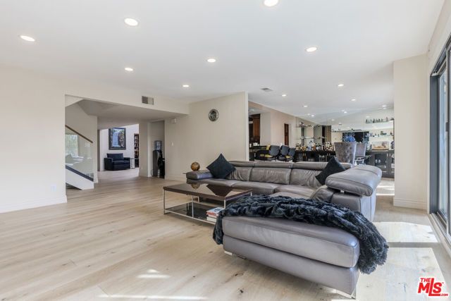 2637 Angelo Drive, Los Angeles, CA 90077