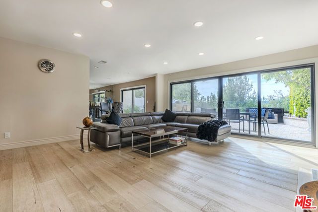 2637 Angelo Drive, Los Angeles, CA 90077