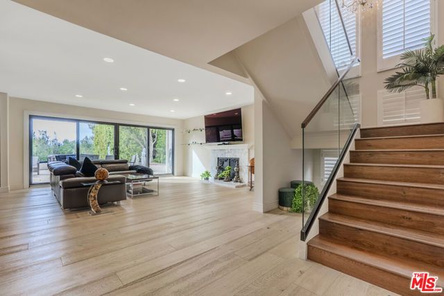 2637 Angelo Drive, Los Angeles, CA 90077