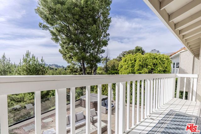 2637 Angelo Drive, Los Angeles, CA 90077