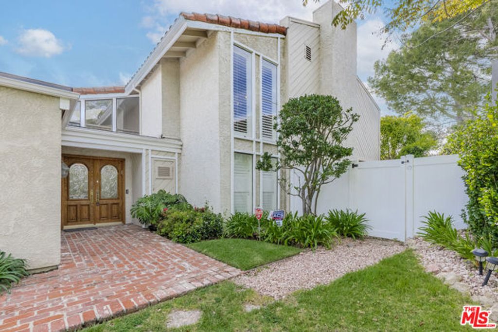 2637 Angelo Drive, Los Angeles, CA 90077
