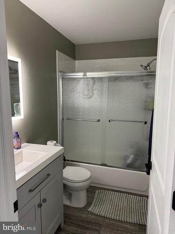 401 W RED BANK AVE, West Deptford, NJ 08096