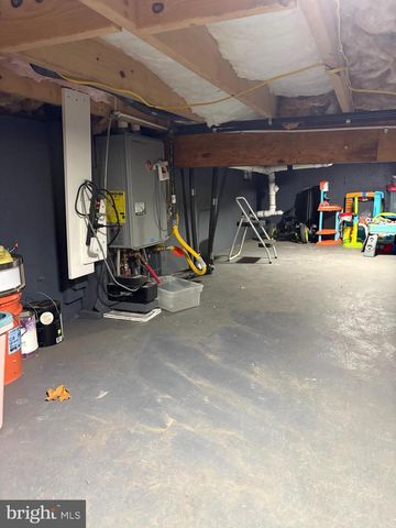 401 W RED BANK AVE, West Deptford, NJ 08096