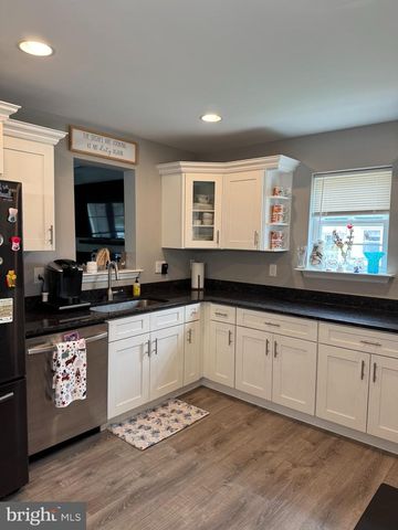 401 W RED BANK AVE, West Deptford, NJ 08096