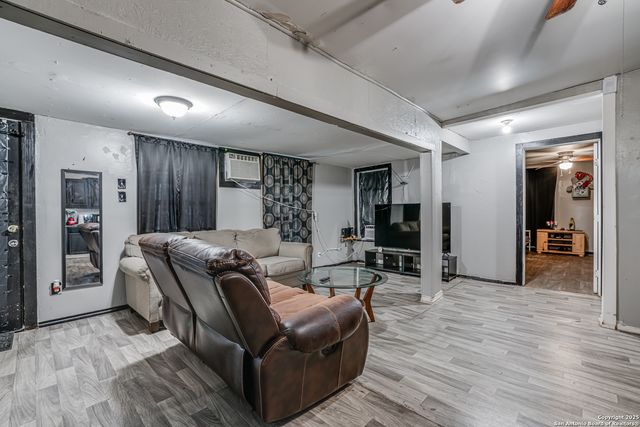 2927 Lasses, San Antonio, TX 78223