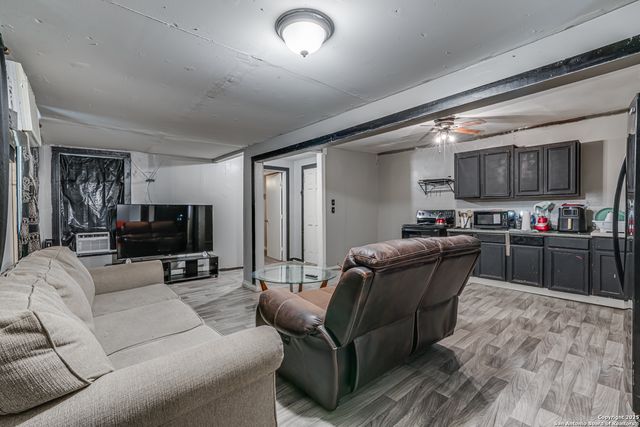 2927 Lasses, San Antonio, TX 78223