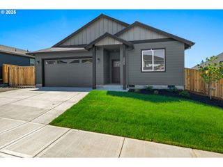 2206 E Badger Way, La Center, WA 98629