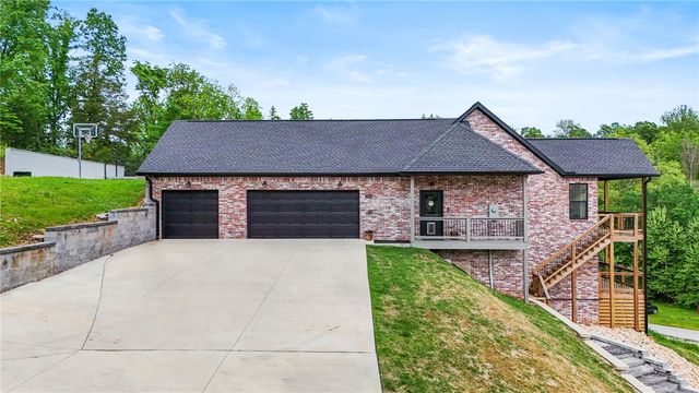 2103 NE Chaucer Street, Bentonville, AR 72712