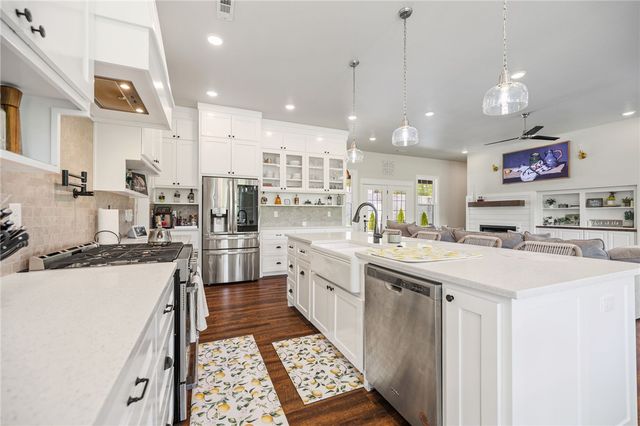 2103 NE Chaucer Street, Bentonville, AR 72712