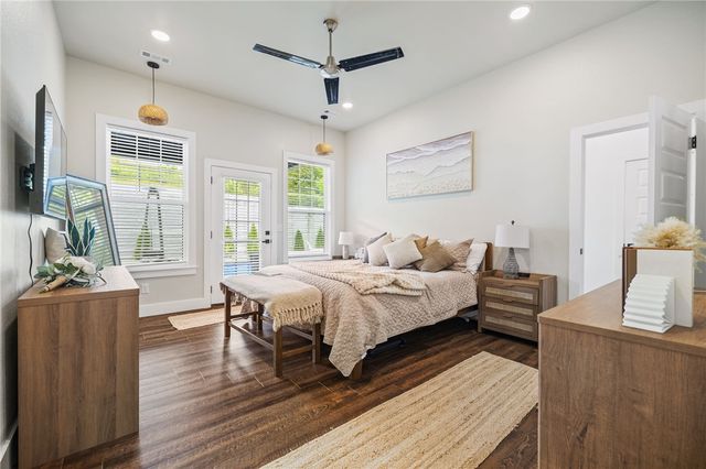 2103 NE Chaucer Street, Bentonville, AR 72712