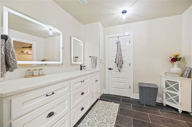 2103 NE Chaucer Street, Bentonville, AR 72712