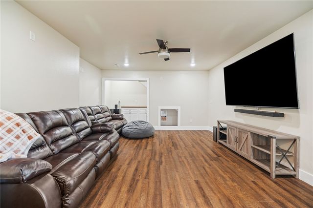 2103 NE Chaucer Street, Bentonville, AR 72712