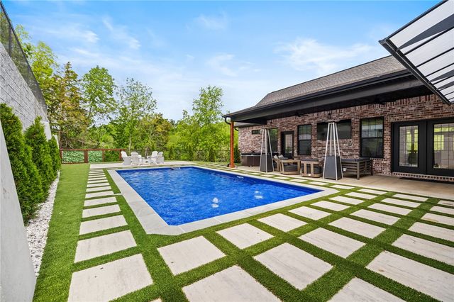 2103 NE Chaucer Street, Bentonville, AR 72712