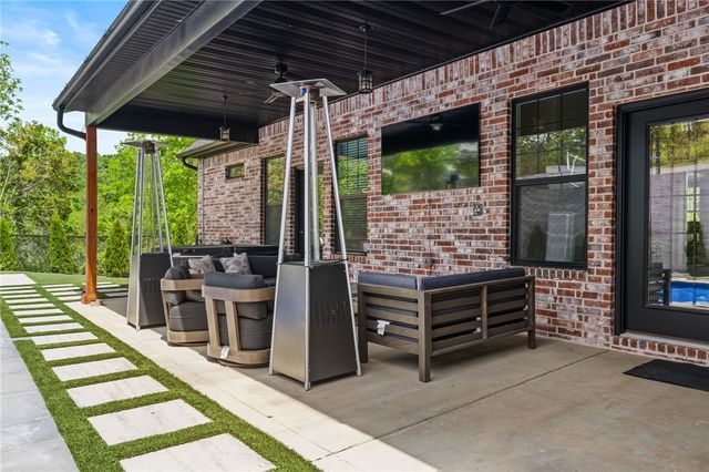 2103 NE Chaucer Street, Bentonville, AR 72712