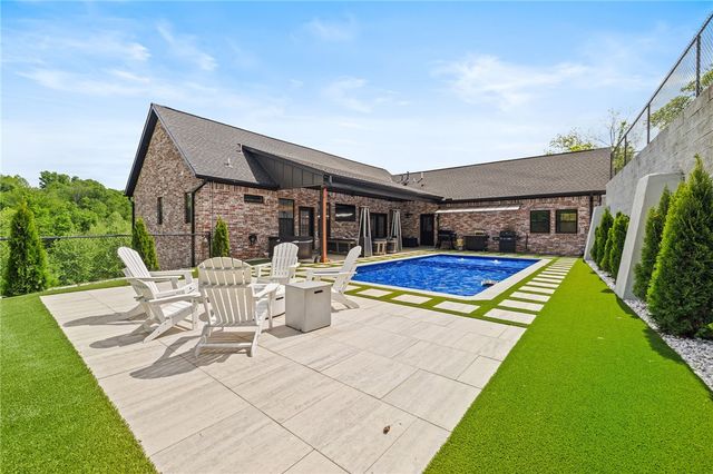 2103 NE Chaucer Street, Bentonville, AR 72712