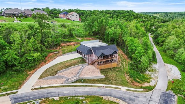 2103 NE Chaucer Street, Bentonville, AR 72712