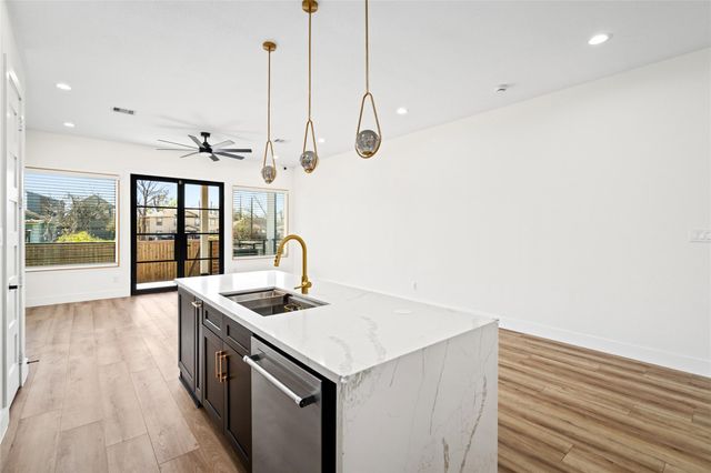 306 E 40th Street A, Houston, TX 77018