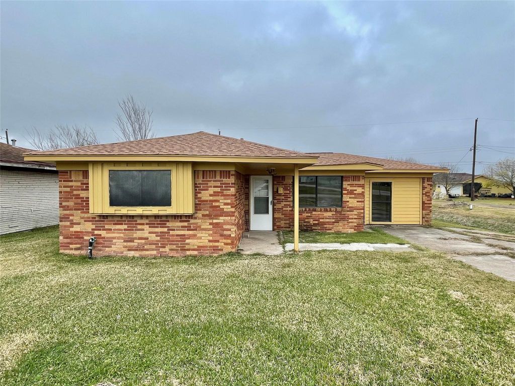222 S Avenue G, Freeport, TX 77541
