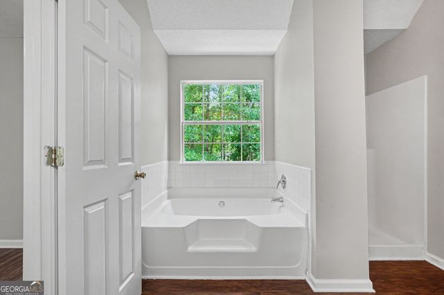 129 Kentwood Springs Drive, Hampton, GA 30228