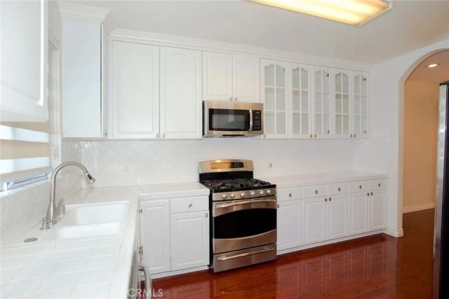 2345 Montrose Avenue 5, Montrose, CA 91020