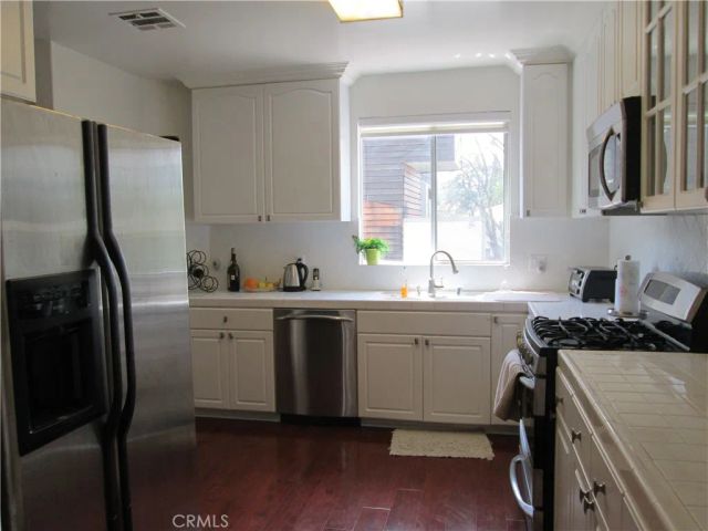 2345 Montrose Avenue 5, Montrose, CA 91020