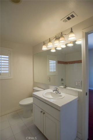 2345 Montrose Avenue 5, Montrose, CA 91020