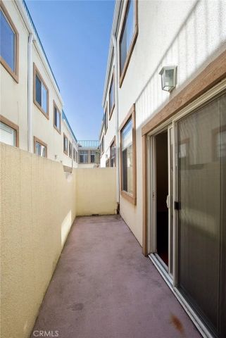2345 Montrose Avenue 5, Montrose, CA 91020