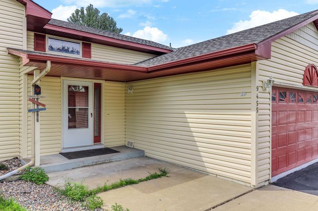 9455 Jarrod Avenue S, Cottage Grove, MN 55016