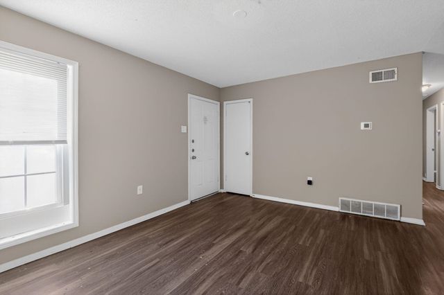 5267 BROKEN OAK DR, Memphis, TN 38127