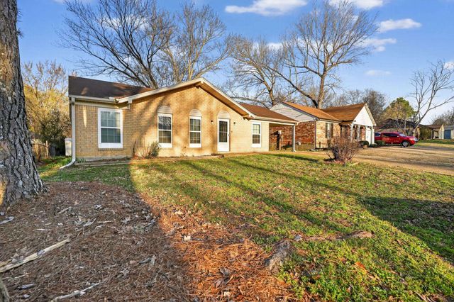 5267 BROKEN OAK DR, Memphis, TN 38127