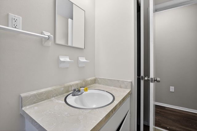 5267 BROKEN OAK DR, Memphis, TN 38127