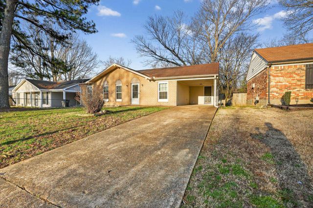 5267 BROKEN OAK DR, Memphis, TN 38127