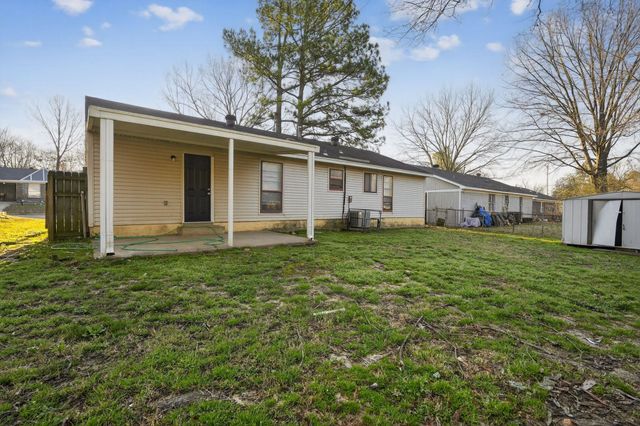 5267 BROKEN OAK DR, Memphis, TN 38127