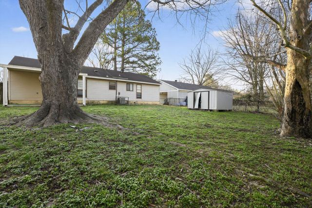 5267 BROKEN OAK DR, Memphis, TN 38127