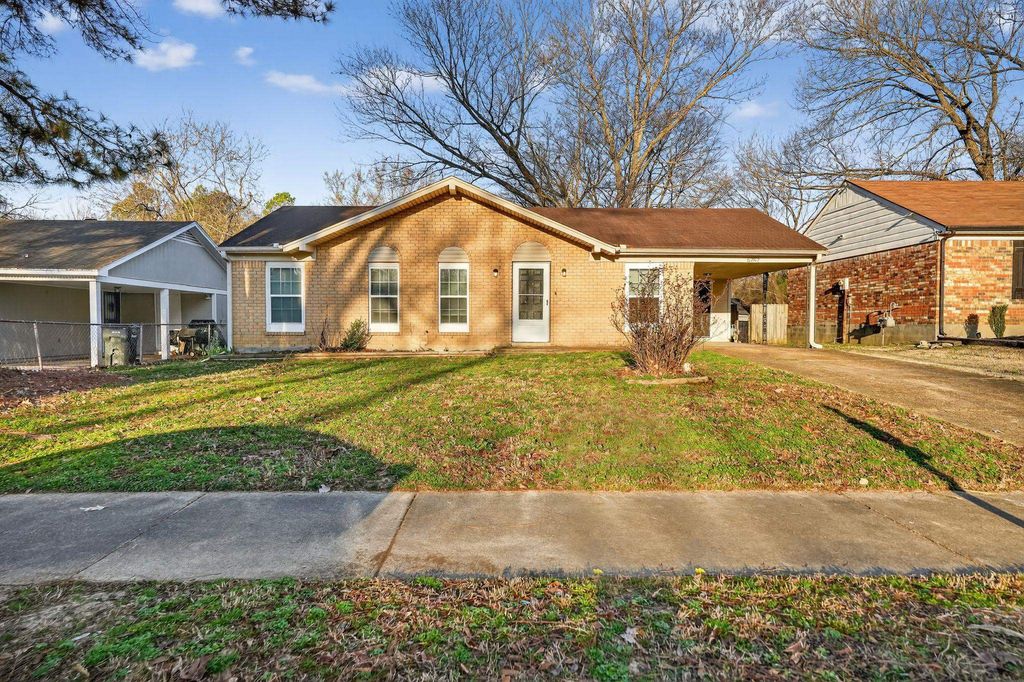 5267 BROKEN OAK DR, Memphis, TN 38127