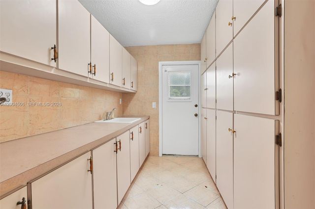 4201 Mckinley St, Hollywood, FL 33021
