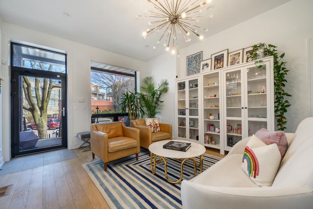 1528 N Elk Grove Avenue 1, Chicago, IL 60622