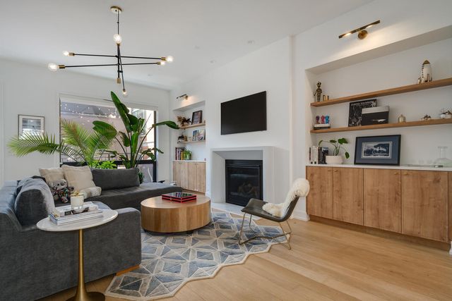 1528 N Elk Grove Avenue 1, Chicago, IL 60622